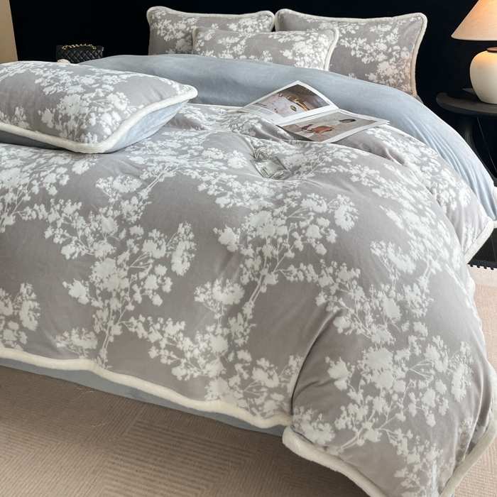 91家纺网 家纺一手货源 找家纺 极简 2025新款立体雕花牛奶绒四件套系列 米菲娜-灰