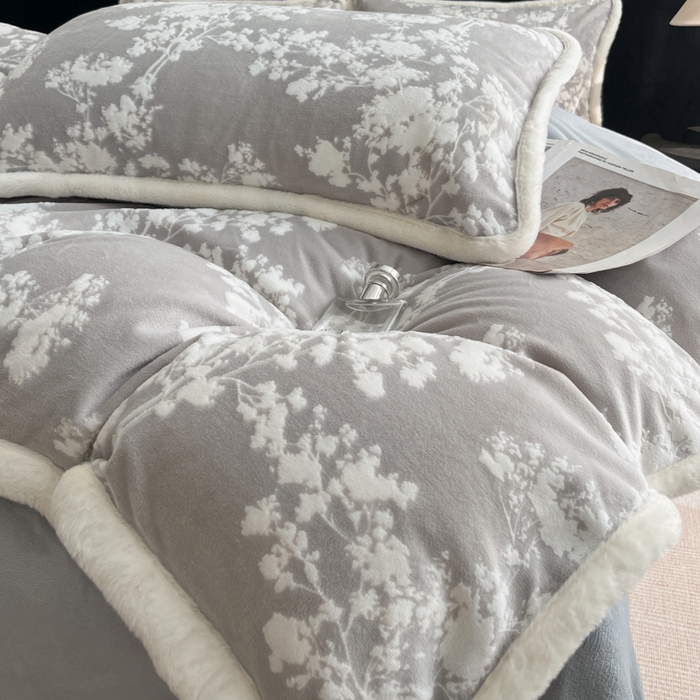 91家纺网 家纺一手货源 找家纺 极简 2025新款立体雕花牛奶绒四件套系列 米菲娜-灰