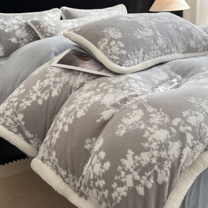 91家纺网 家纺一手货源 找家纺 极简 2025新款立体雕花牛奶绒四件套系列 米菲娜-灰