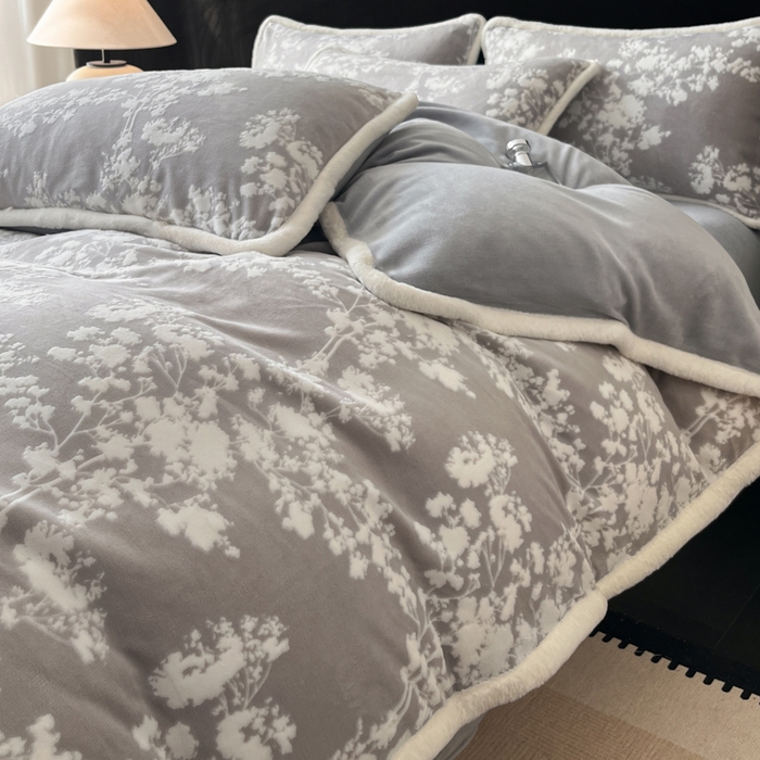 91家纺网 家纺一手货源 找家纺 极简 2025新款立体雕花牛奶绒四件套系列 米菲娜-灰
