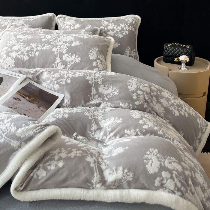 91家纺网 家纺一手货源 找家纺 极简 2025新款立体雕花牛奶绒四件套系列 米菲娜-灰