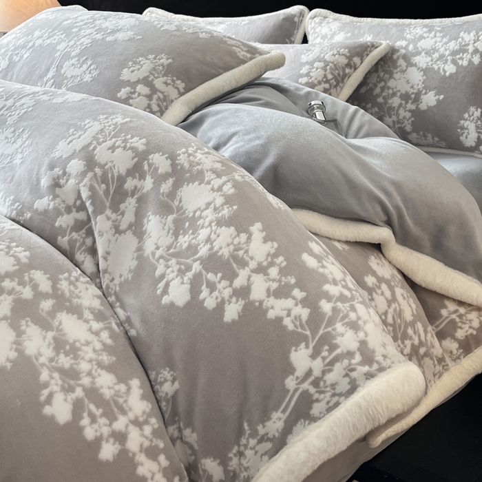 91家纺网 家纺一手货源 找家纺 极简 2025新款立体雕花牛奶绒四件套系列 米菲娜-灰