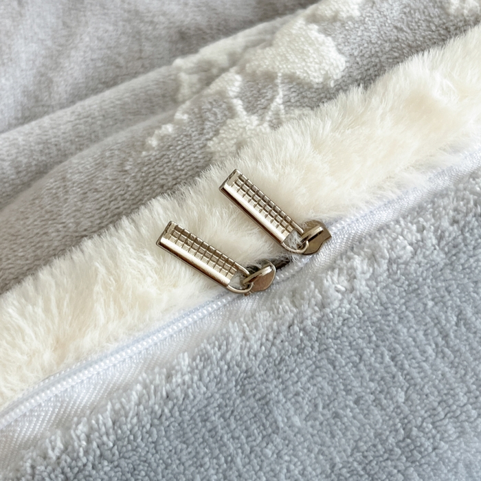 91家纺网 家纺一手货源 找家纺 极简 2025新款立体雕花牛奶绒四件套系列 米菲娜-灰