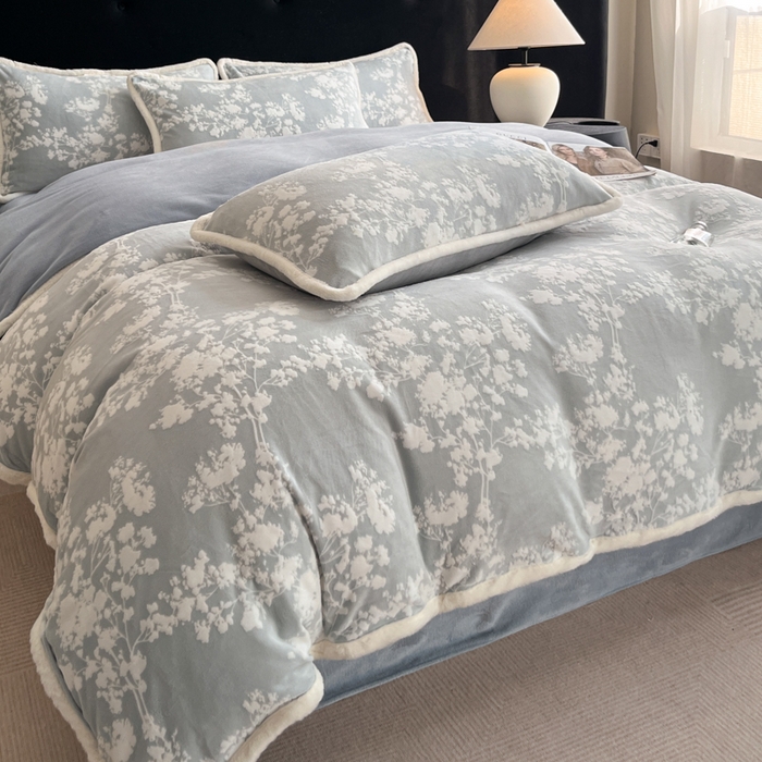 91家纺网 家纺一手货源 找家纺 极简 2025新款立体雕花牛奶绒四件套系列 米菲娜-蓝