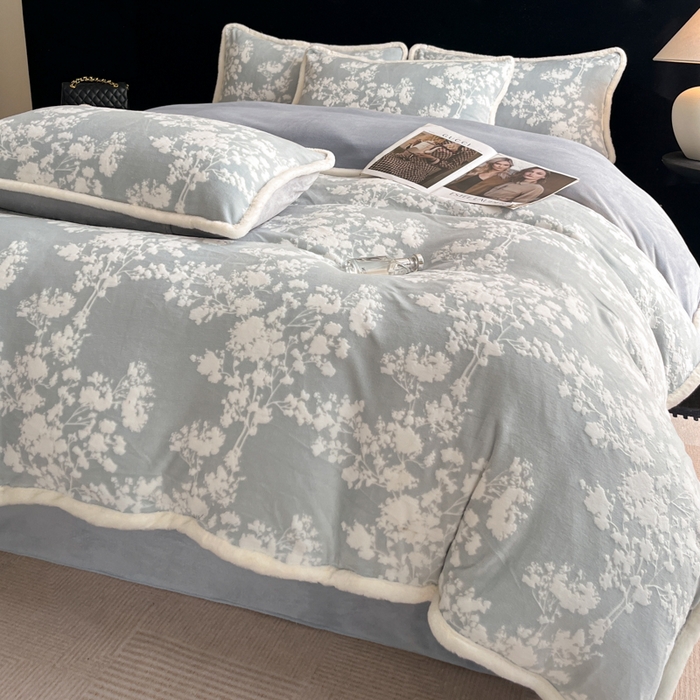 91家纺网 家纺一手货源 找家纺 极简 2025新款立体雕花牛奶绒四件套系列 米菲娜-蓝