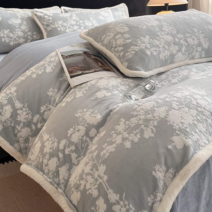 91家纺网 家纺一手货源 找家纺 极简 2025新款立体雕花牛奶绒四件套系列 米菲娜-蓝