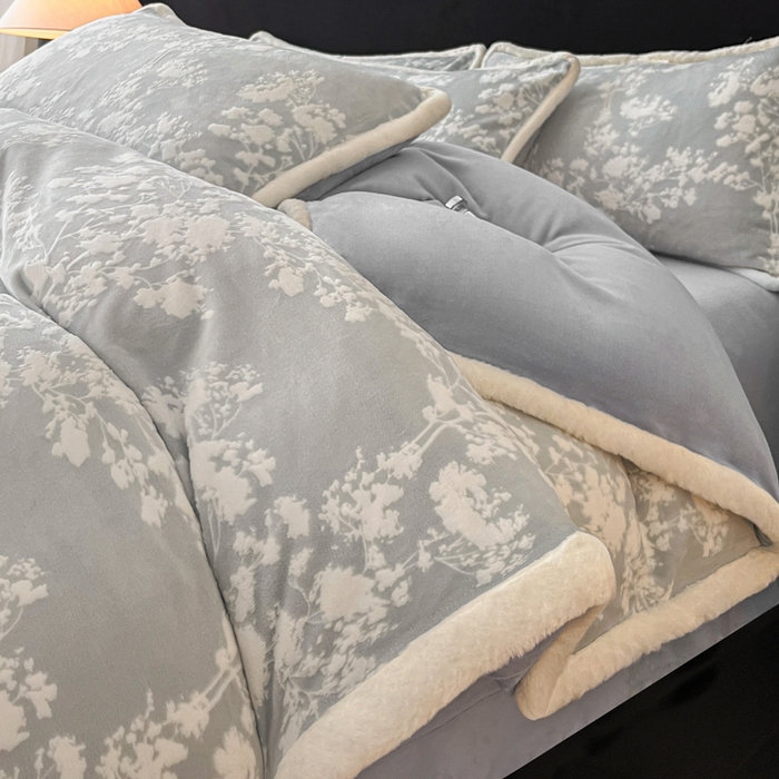 91家纺网 家纺一手货源 找家纺 极简 2025新款立体雕花牛奶绒四件套系列 米菲娜-蓝