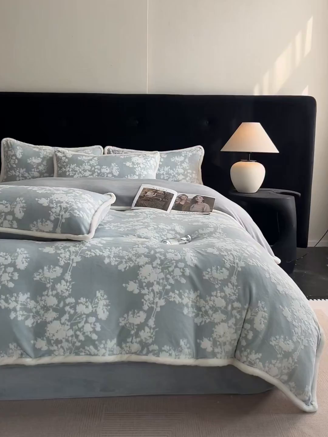 91家纺网 家纺一手货源 找家纺 极简 2025新款立体雕花牛奶绒四件套系列 米菲娜-蓝