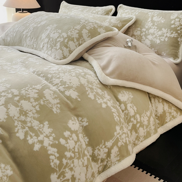 91家纺网 家纺一手货源 找家纺 极简 2025新款立体雕花牛奶绒四件套系列 米菲娜-绿