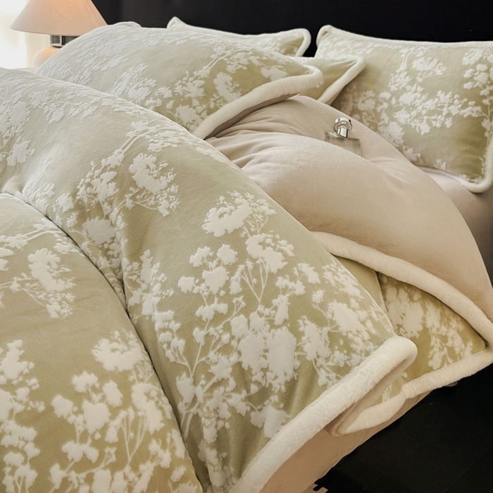 91家纺网 家纺一手货源 找家纺 极简 2025新款立体雕花牛奶绒四件套系列 米菲娜-绿