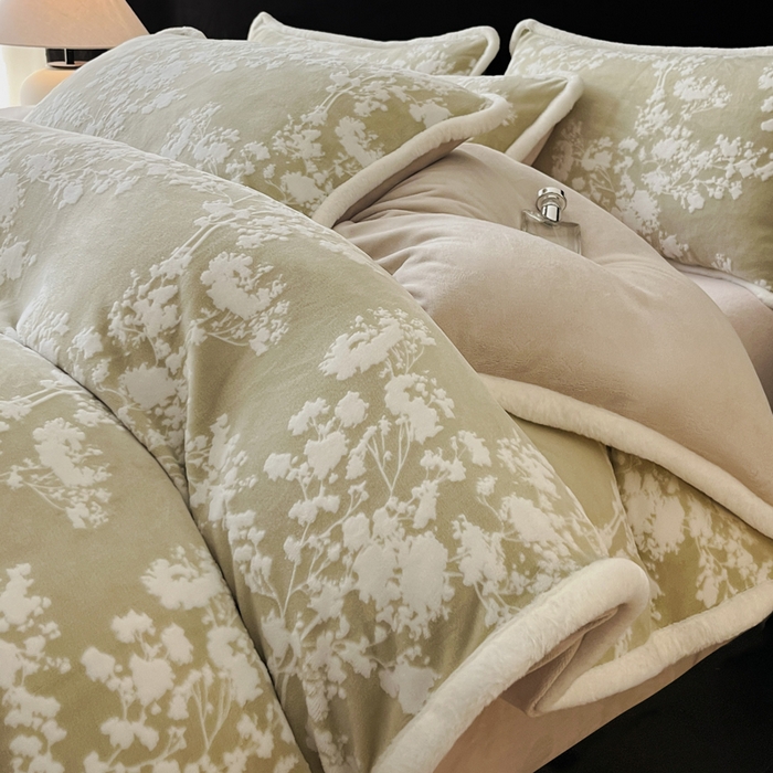 91家纺网 家纺一手货源 找家纺 极简 2025新款立体雕花牛奶绒四件套系列 米菲娜-绿