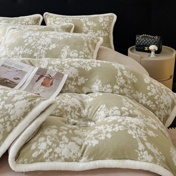 91家纺网 家纺一手货源 找家纺 极简 2025新款立体雕花牛奶绒四件套系列 米菲娜-绿
