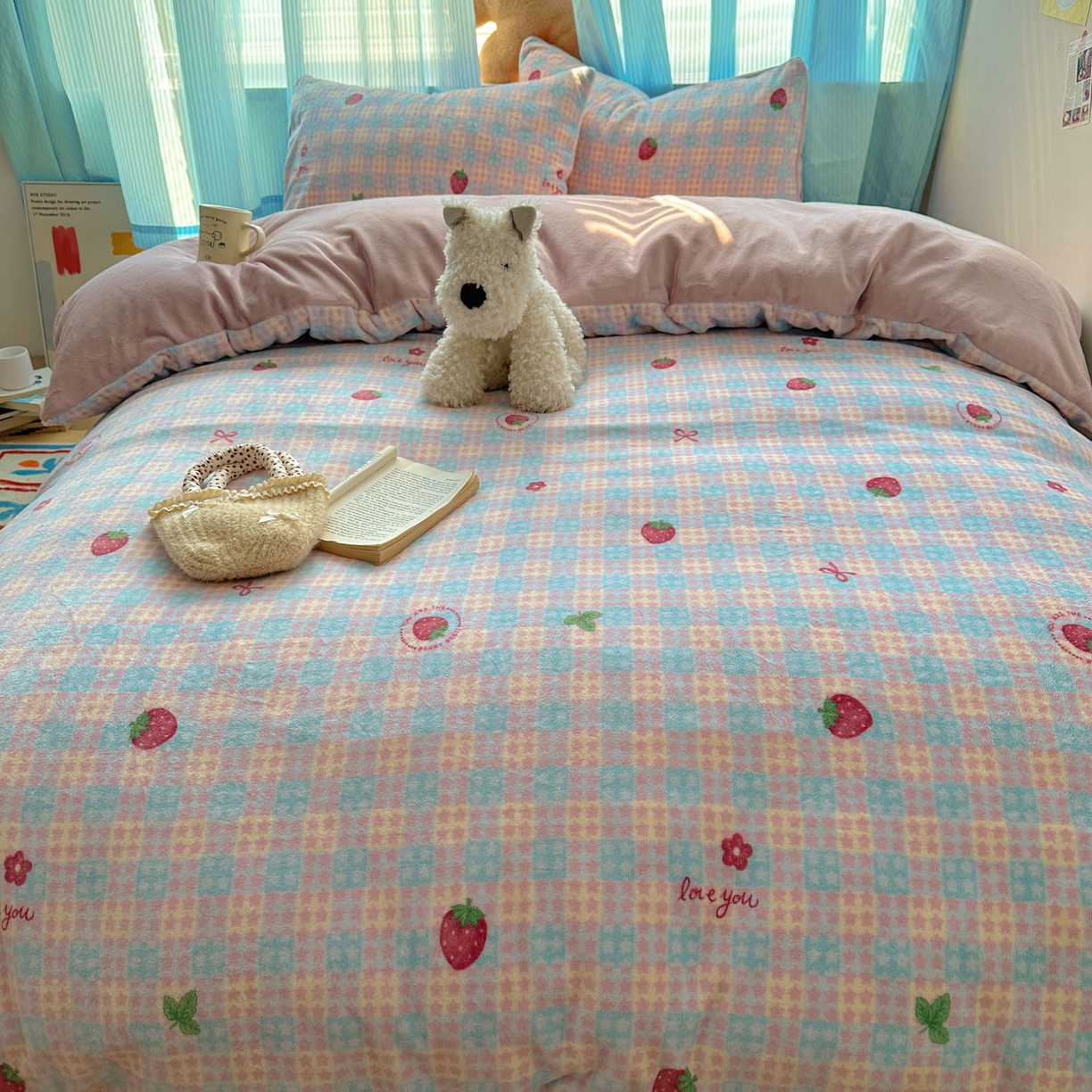 91家纺网 家纺一手货源 找家纺 小叮当家纺仓储工厂店 买家秀 爆款花型2025新款小清新180克跑量款牛奶绒单被套 被套单件 草莓星星