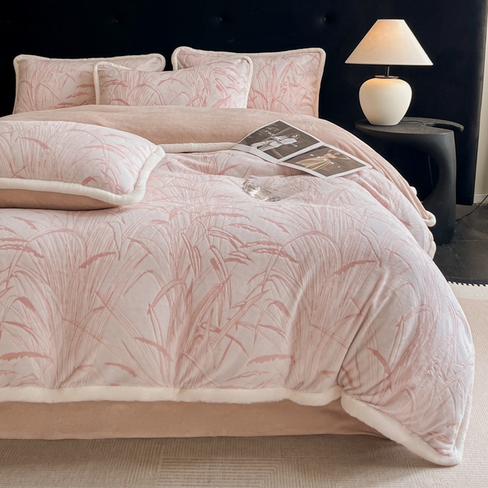 91家纺网 家纺一手货源 找家纺 极简 2025新款立体雕花牛奶绒四件套系列 普罗旺斯-粉