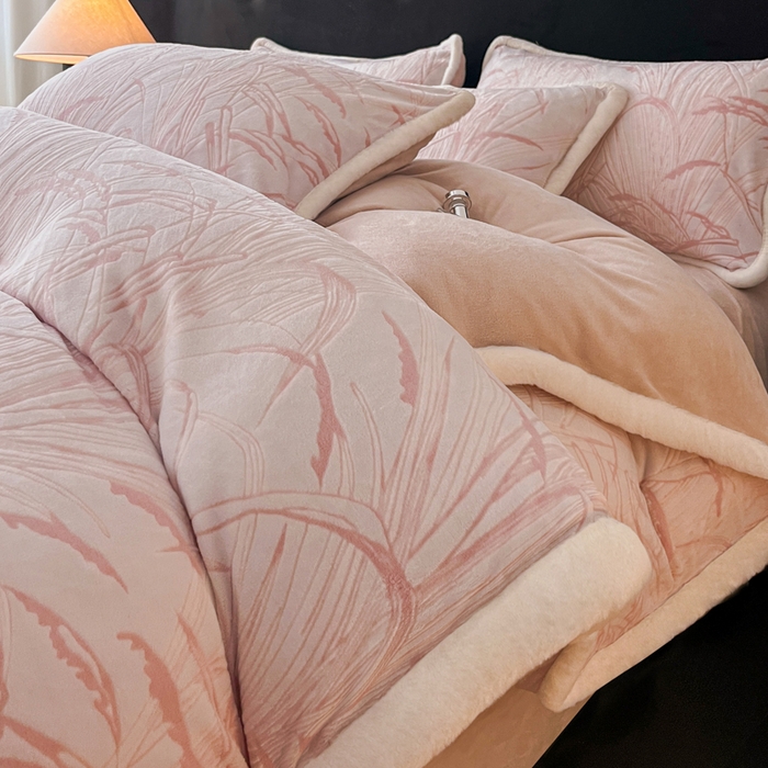 91家纺网 家纺一手货源 找家纺 极简 2025新款立体雕花牛奶绒四件套系列 普罗旺斯-粉