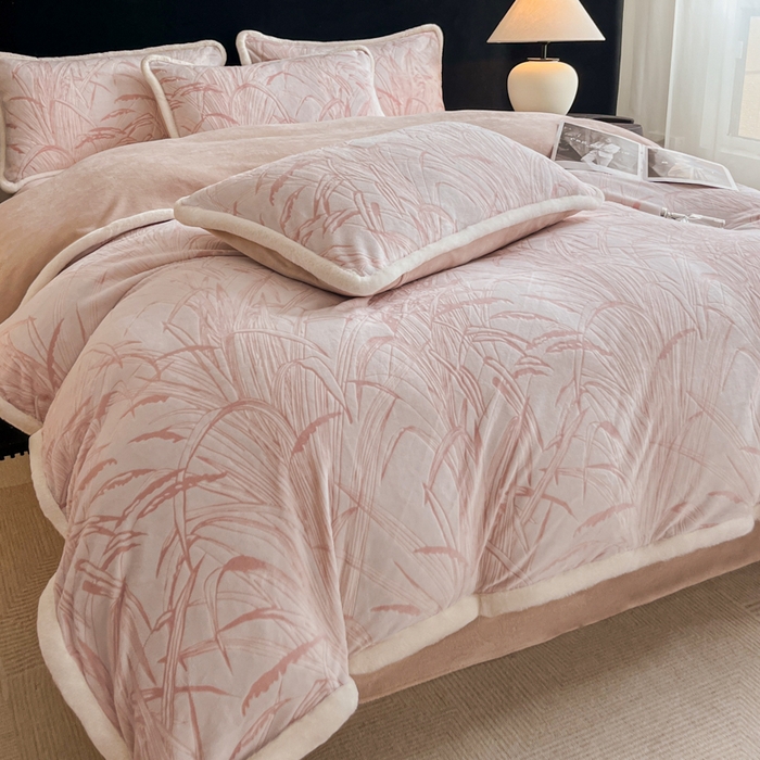 91家纺网 家纺一手货源 找家纺 极简 2025新款立体雕花牛奶绒四件套系列 普罗旺斯-粉