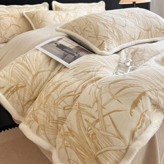 91家纺网 家纺一手货源 找家纺 极简 2025新款立体雕花牛奶绒四件套系列 普罗旺斯-黄