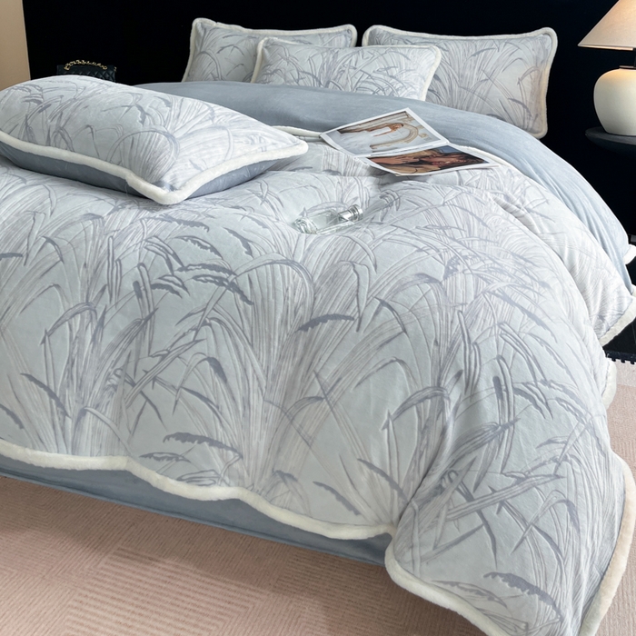 91家纺网 家纺一手货源 找家纺 极简 2025新款立体雕花牛奶绒四件套系列 普罗旺斯-蓝