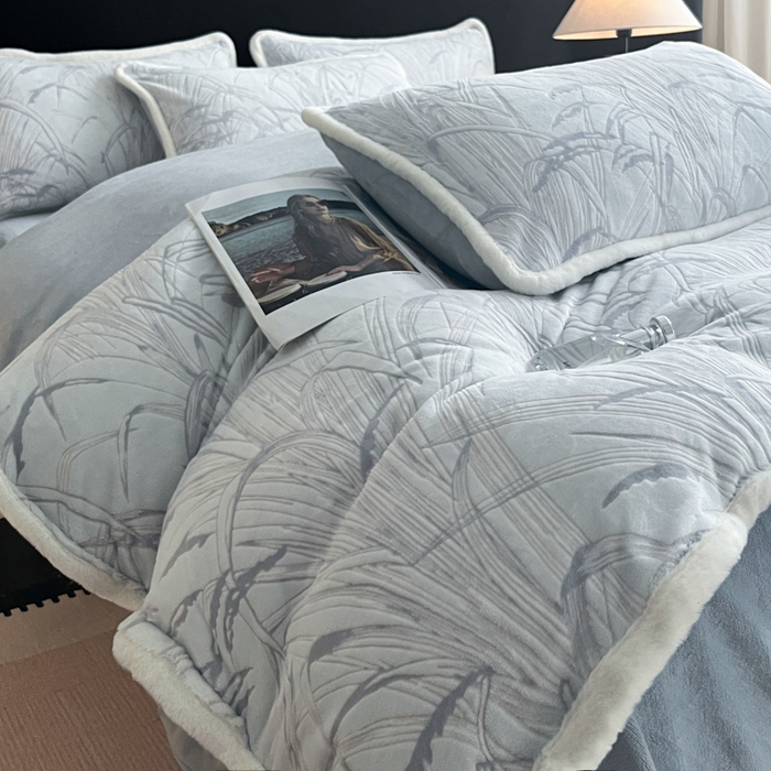 91家纺网 家纺一手货源 找家纺 极简 2025新款立体雕花牛奶绒四件套系列 普罗旺斯-蓝