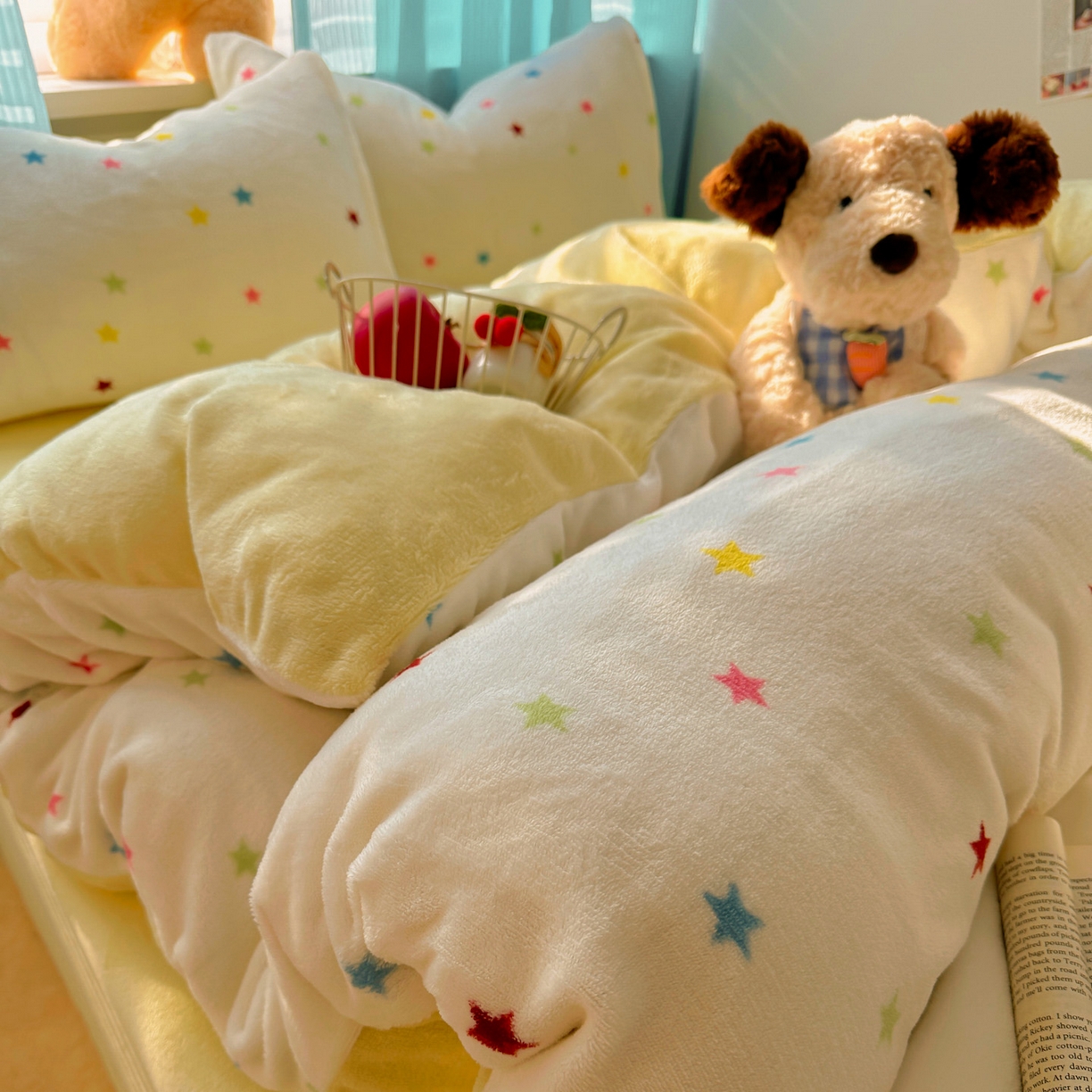 91家纺网 家纺一手货源 找家纺 小叮当家纺仓储工厂店 买家秀 爆款花型2025新款小清新180克跑量款牛奶绒单被套 被套单件 彩色星星