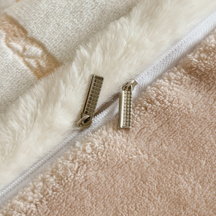 91家纺网 家纺一手货源 找家纺 极简 2025新款立体雕花牛奶绒四件套系列 赛诺斯-暖棕