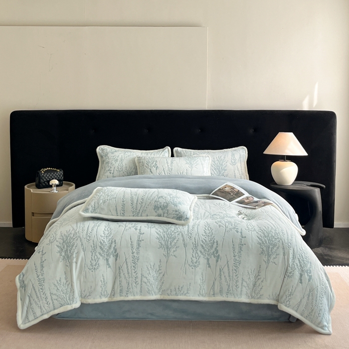 91家纺网 家纺一手货源 找家纺 极简 2025新款立体雕花牛奶绒四件套系列 瑟琳娜-蓝