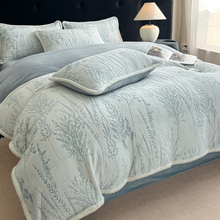 91家纺网 家纺一手货源 找家纺 极简 2025新款立体雕花牛奶绒四件套系列 瑟琳娜-蓝