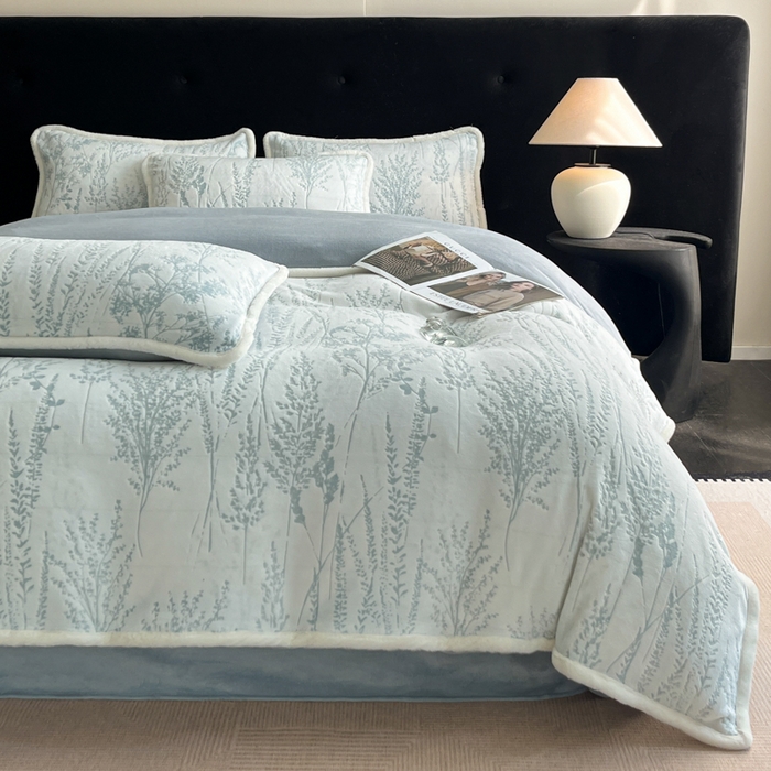 91家纺网 家纺一手货源 找家纺 极简 2025新款立体雕花牛奶绒四件套系列 瑟琳娜-蓝