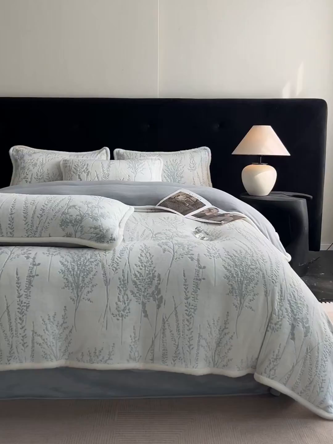 91家纺网 家纺一手货源 找家纺 极简 2025新款立体雕花牛奶绒四件套系列 瑟琳娜-蓝