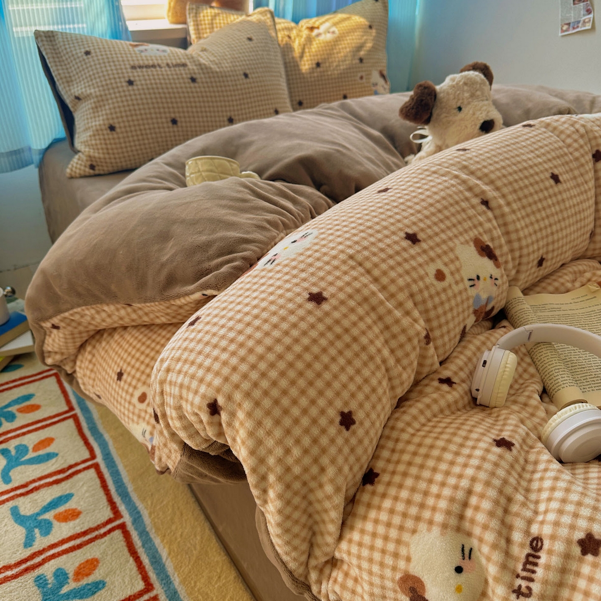 91家纺网 家纺一手货源 找家纺 小叮当家纺仓储工厂店 买家秀 爆款花型2025新款小清新180克跑量款牛奶绒单被套 被套单件 咖星小猫