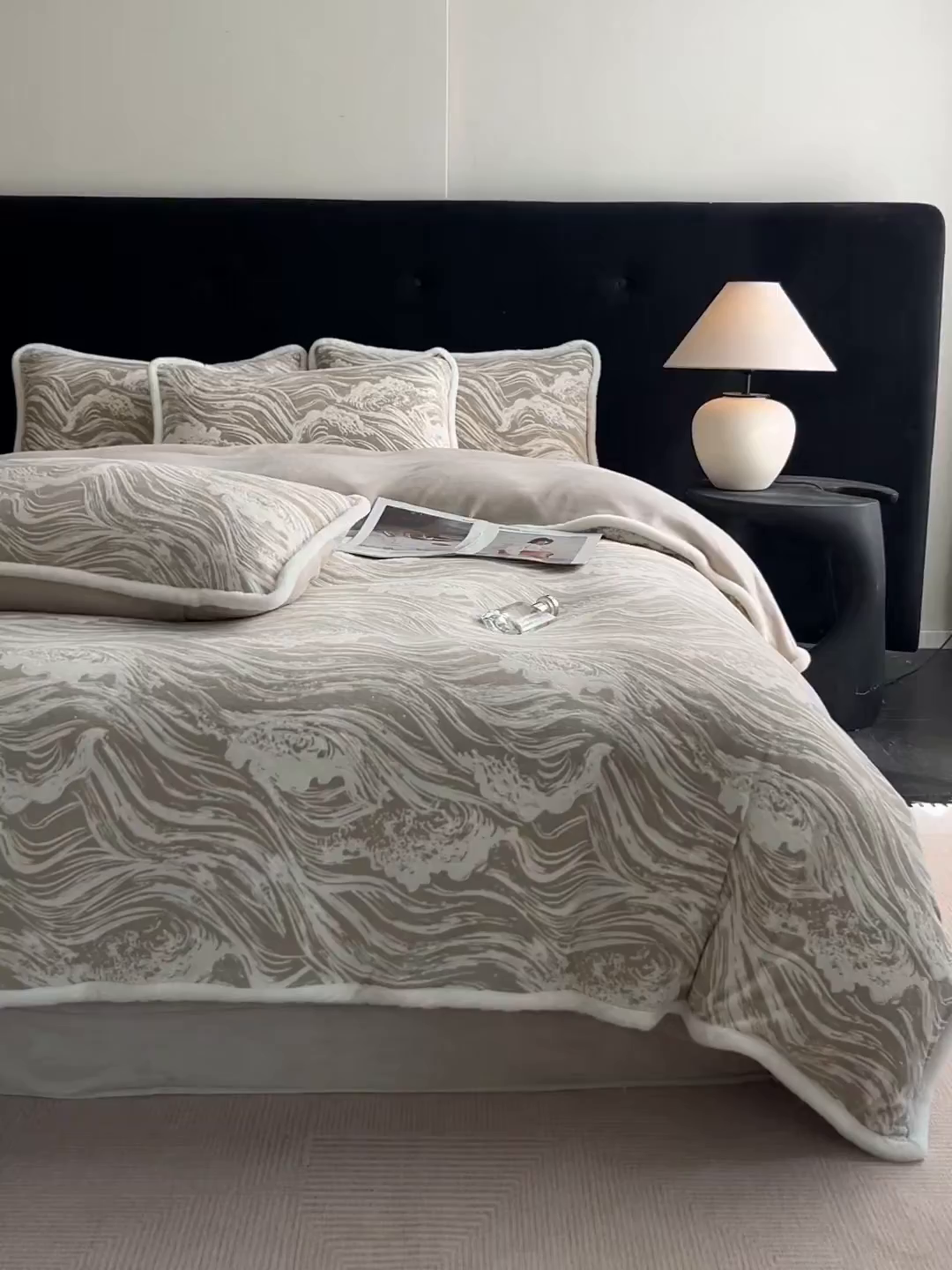 91家纺网 家纺一手货源 找家纺 极简 2025新款立体雕花牛奶绒四件套系列 托斯卡纳-棕