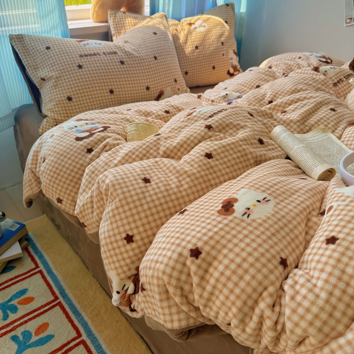 91家纺网 家纺一手货源 找家纺 小叮当家纺仓储工厂店 买家秀 爆款花型2025新款小清新180克跑量款牛奶绒单被套 被套单件 咖星小猫