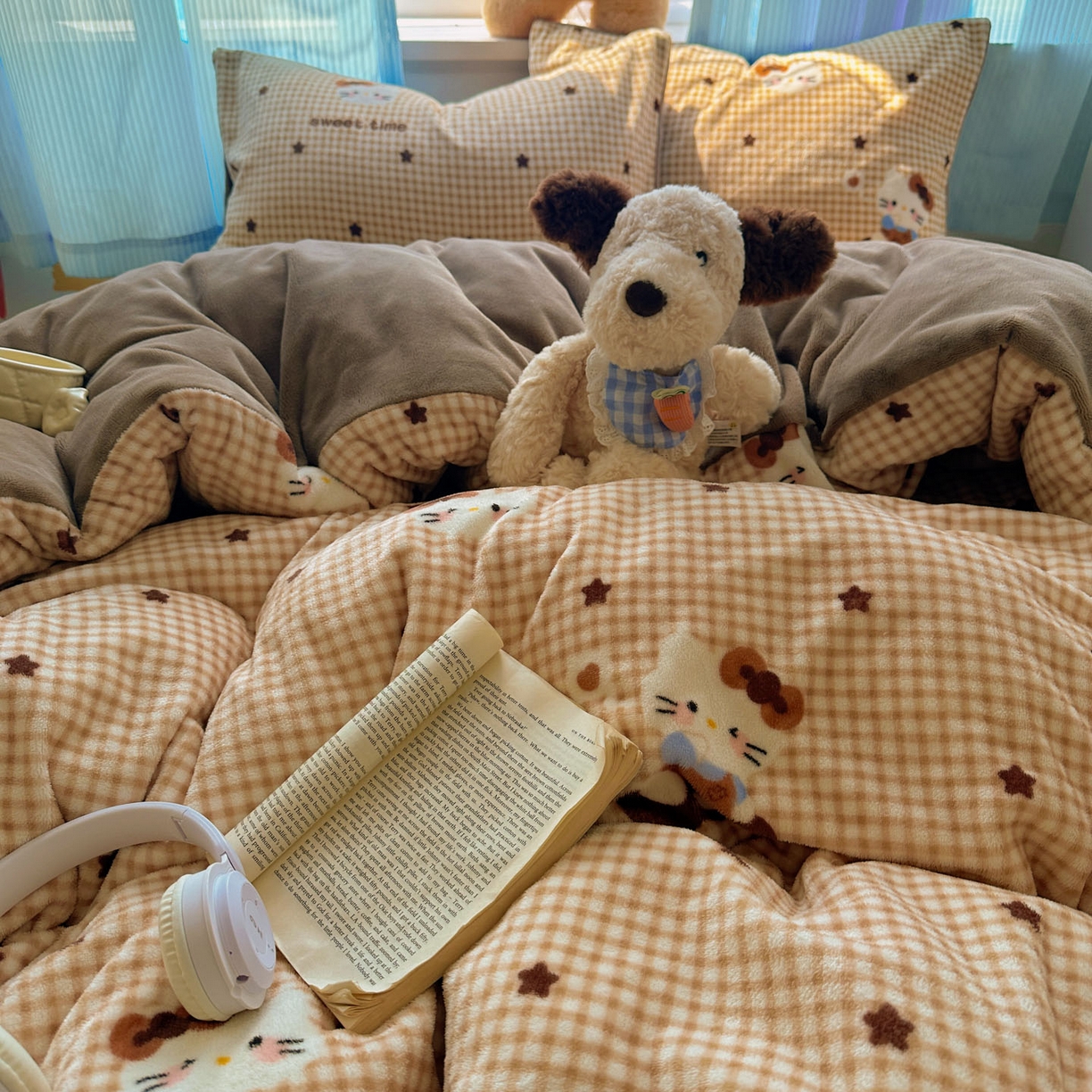 91家纺网 家纺一手货源 找家纺 小叮当家纺仓储工厂店 买家秀 爆款花型2025新款小清新180克跑量款牛奶绒单被套 被套单件 咖星小猫