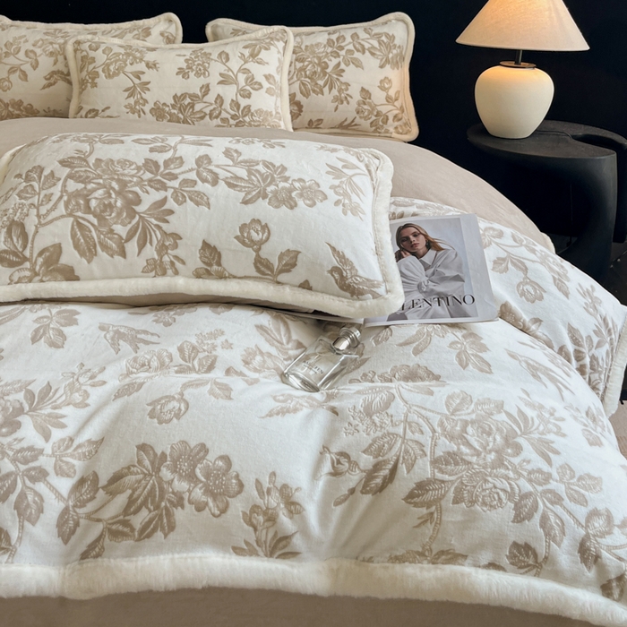 91家纺网 家纺一手货源 找家纺 极简 2025新款立体雕花牛奶绒四件套系列 瓦伦蒂亚-浅咖