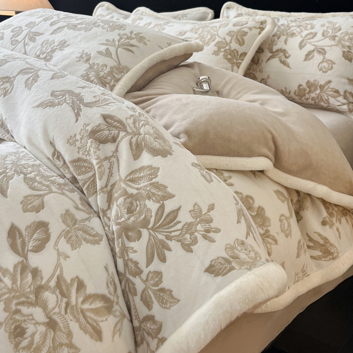 91家纺网 家纺一手货源 找家纺 极简 2025新款立体雕花牛奶绒四件套系列 瓦伦蒂亚-浅咖