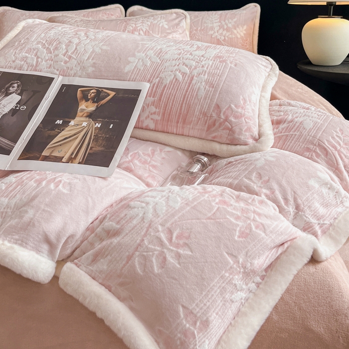 极简 2025新款立体雕花牛奶绒四件套系列 伊贝尔-粉