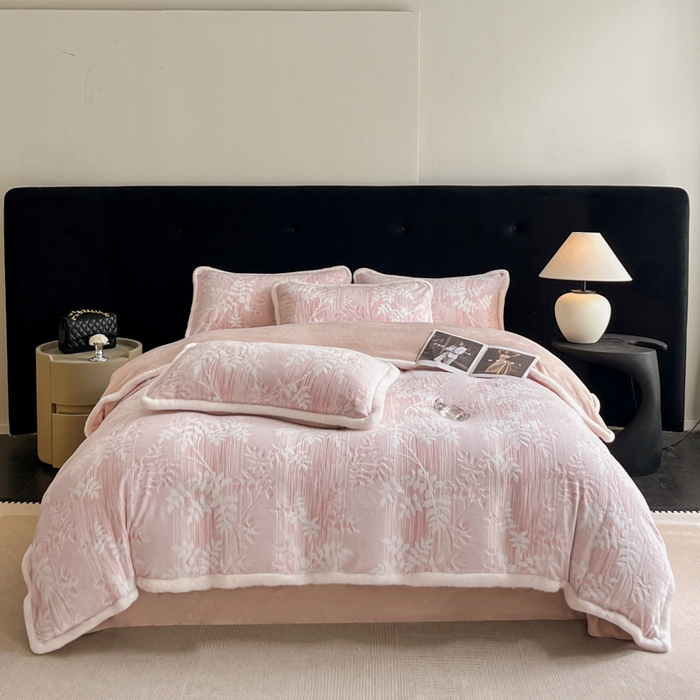 91家纺网 家纺一手货源 找家纺 极简 2025新款立体雕花牛奶绒四件套系列 伊贝尔-粉