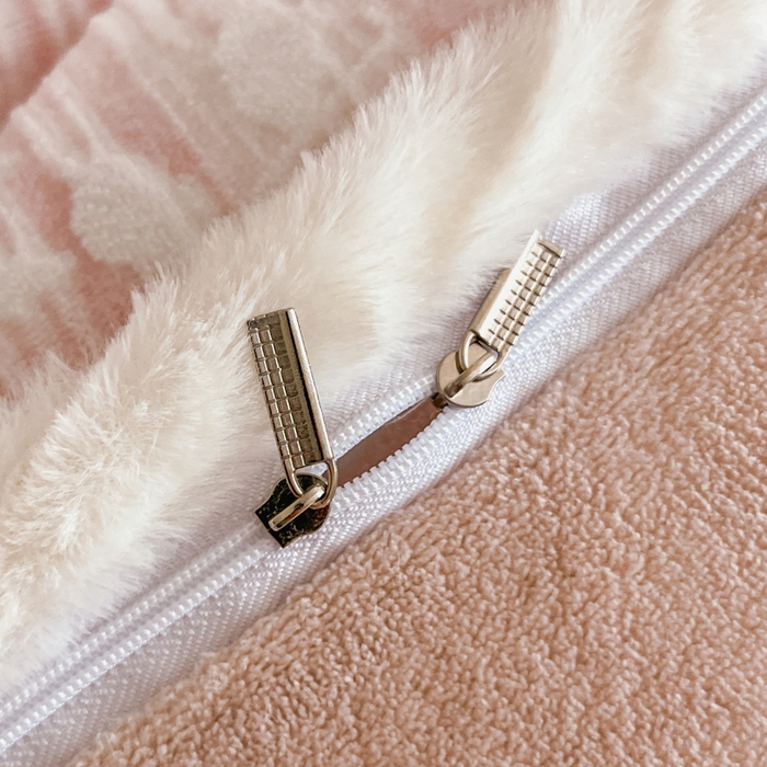 91家纺网 家纺一手货源 找家纺 极简 2025新款立体雕花牛奶绒四件套系列 伊贝尔-粉