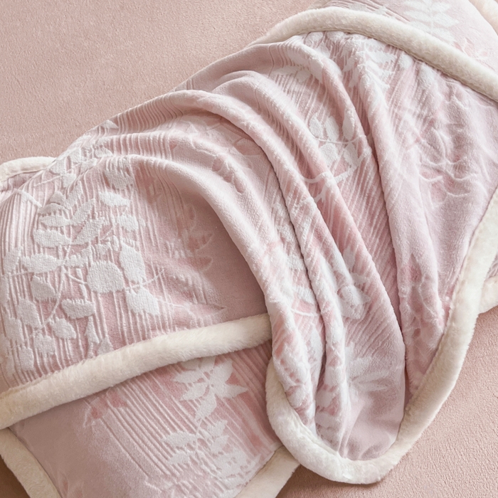 91家纺网 家纺一手货源 找家纺 极简 2025新款立体雕花牛奶绒四件套系列 伊贝尔-粉