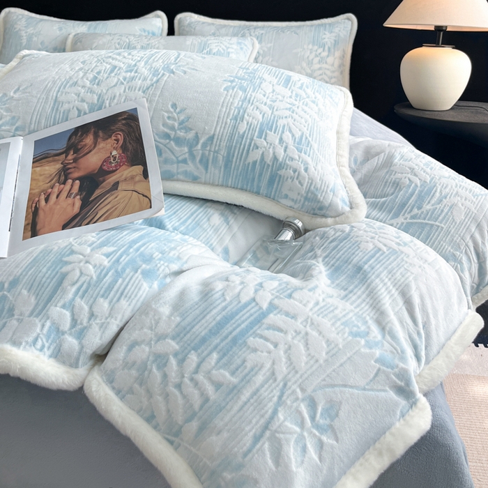 极简 2025新款立体雕花牛奶绒四件套系列 伊贝尔-蓝