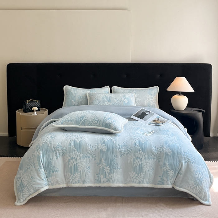 91家纺网 家纺一手货源 找家纺 极简 2025新款立体雕花牛奶绒四件套系列 伊贝尔-蓝