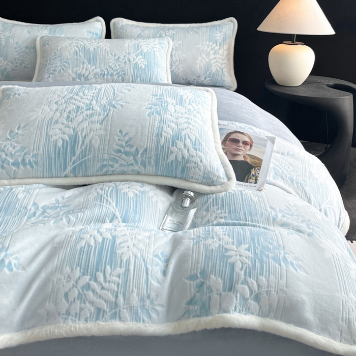 91家纺网 家纺一手货源 找家纺 极简 2025新款立体雕花牛奶绒四件套系列 伊贝尔-蓝