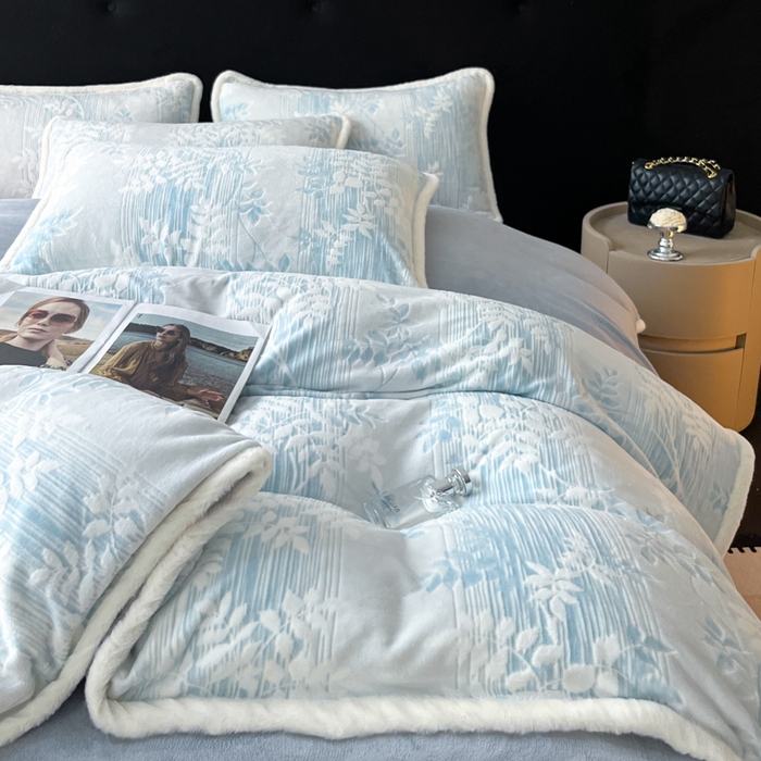 91家纺网 家纺一手货源 找家纺 极简 2025新款立体雕花牛奶绒四件套系列 伊贝尔-蓝
