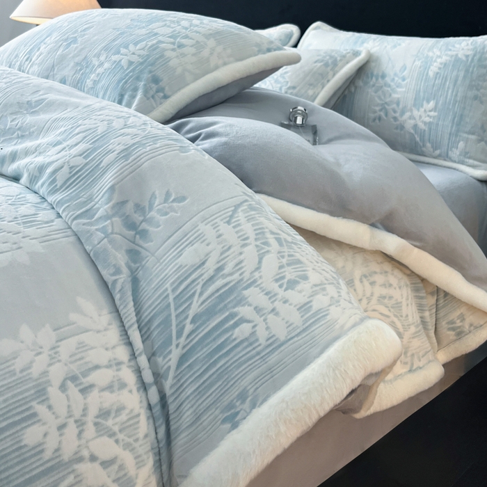 91家纺网 家纺一手货源 找家纺 极简 2025新款立体雕花牛奶绒四件套系列 伊贝尔-蓝