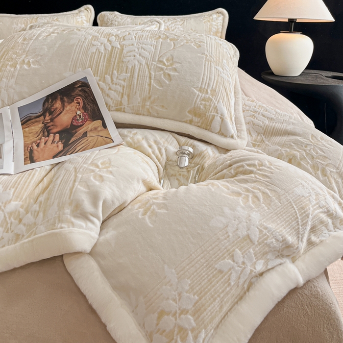 91家纺网 家纺一手货源 找家纺 极简 2025新款立体雕花牛奶绒四件套系列 伊贝尔-浅咖