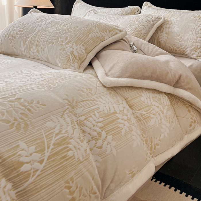 91家纺网 家纺一手货源 找家纺 极简 2025新款立体雕花牛奶绒四件套系列 伊贝尔-浅咖