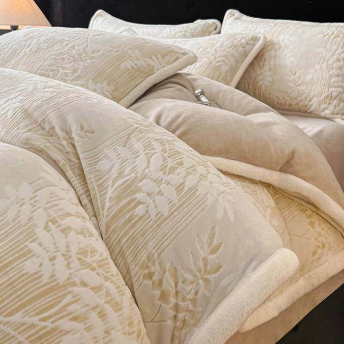 91家纺网 家纺一手货源 找家纺 极简 2025新款立体雕花牛奶绒四件套系列 伊贝尔-浅咖