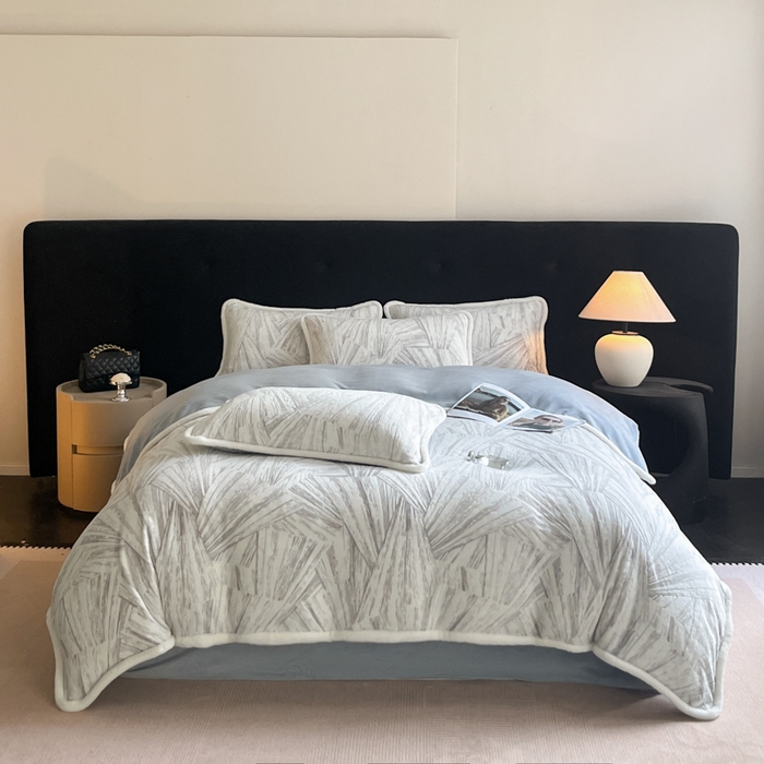 91家纺网 家纺一手货源 找家纺 极简 2025新款立体雕花牛奶绒四件套系列 伊莎-灰