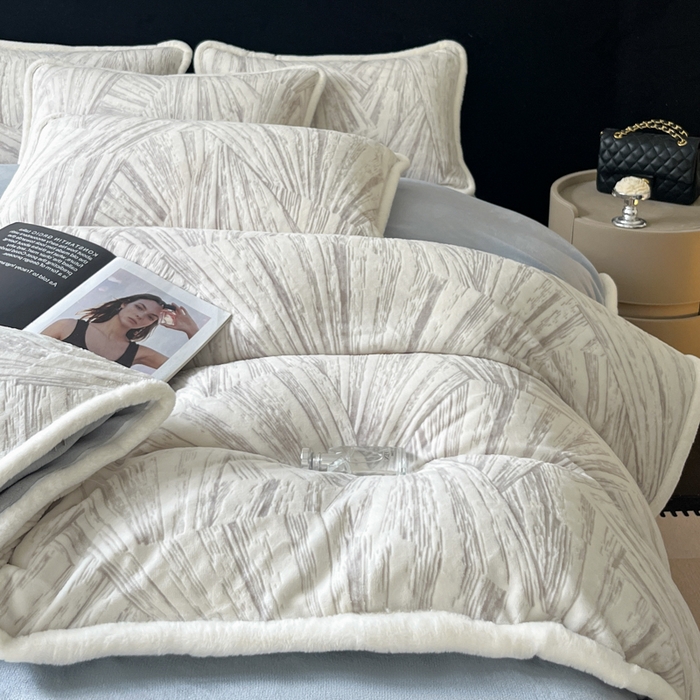 91家纺网 家纺一手货源 找家纺 极简 2025新款立体雕花牛奶绒四件套系列 伊莎-灰