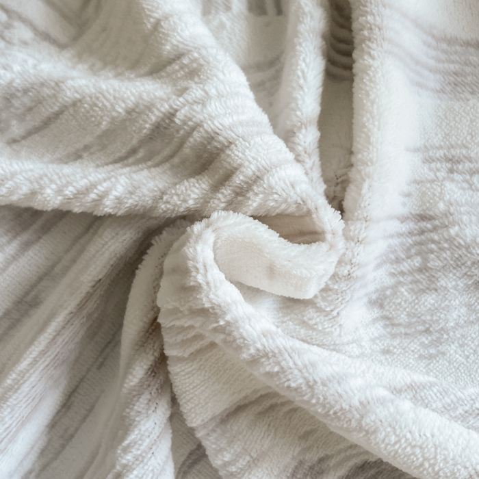 91家纺网 家纺一手货源 找家纺 极简 2025新款立体雕花牛奶绒四件套系列 伊莎-灰